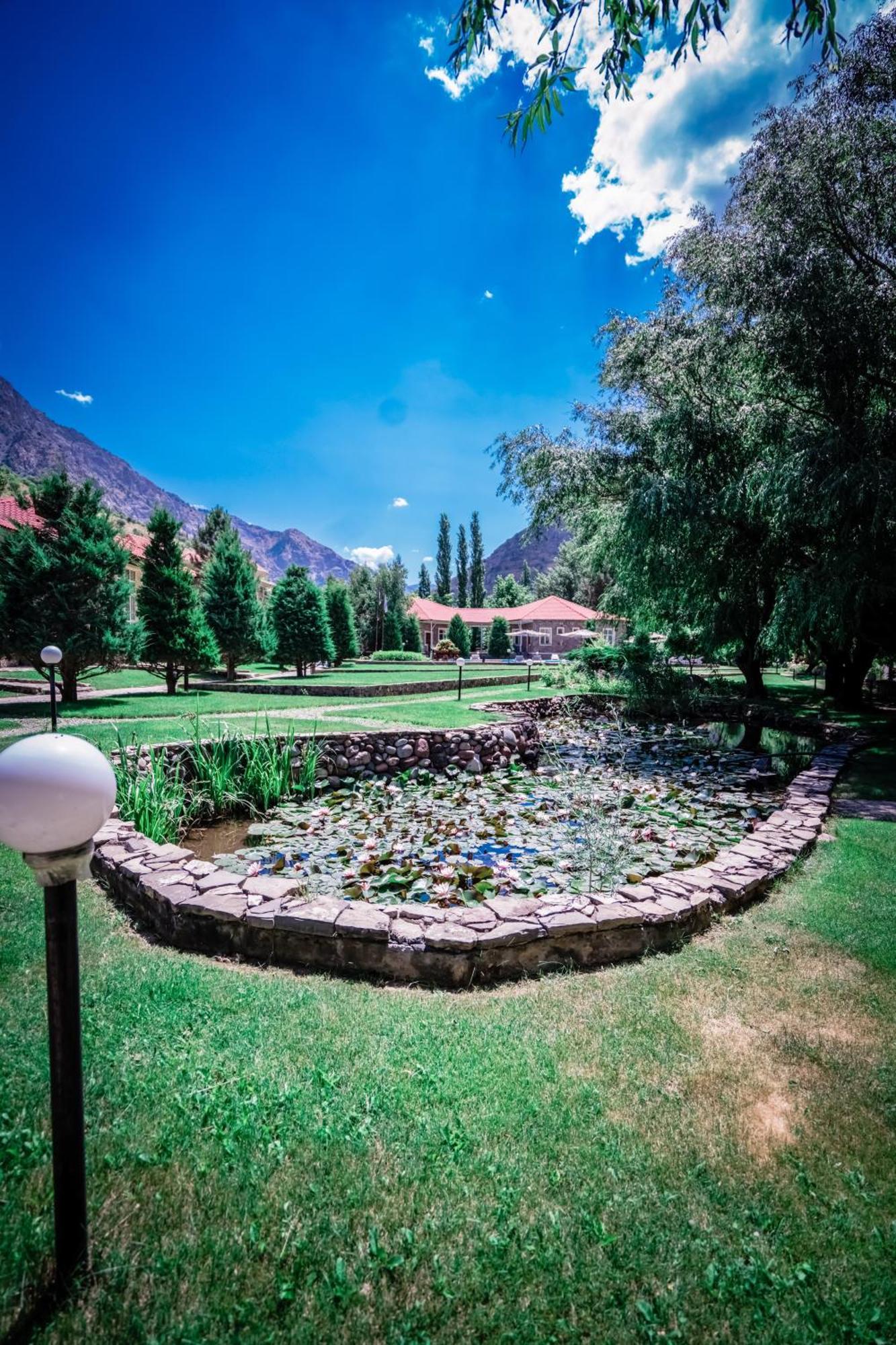 Chatcal Mountains Resort Burchmulla Екстериор снимка